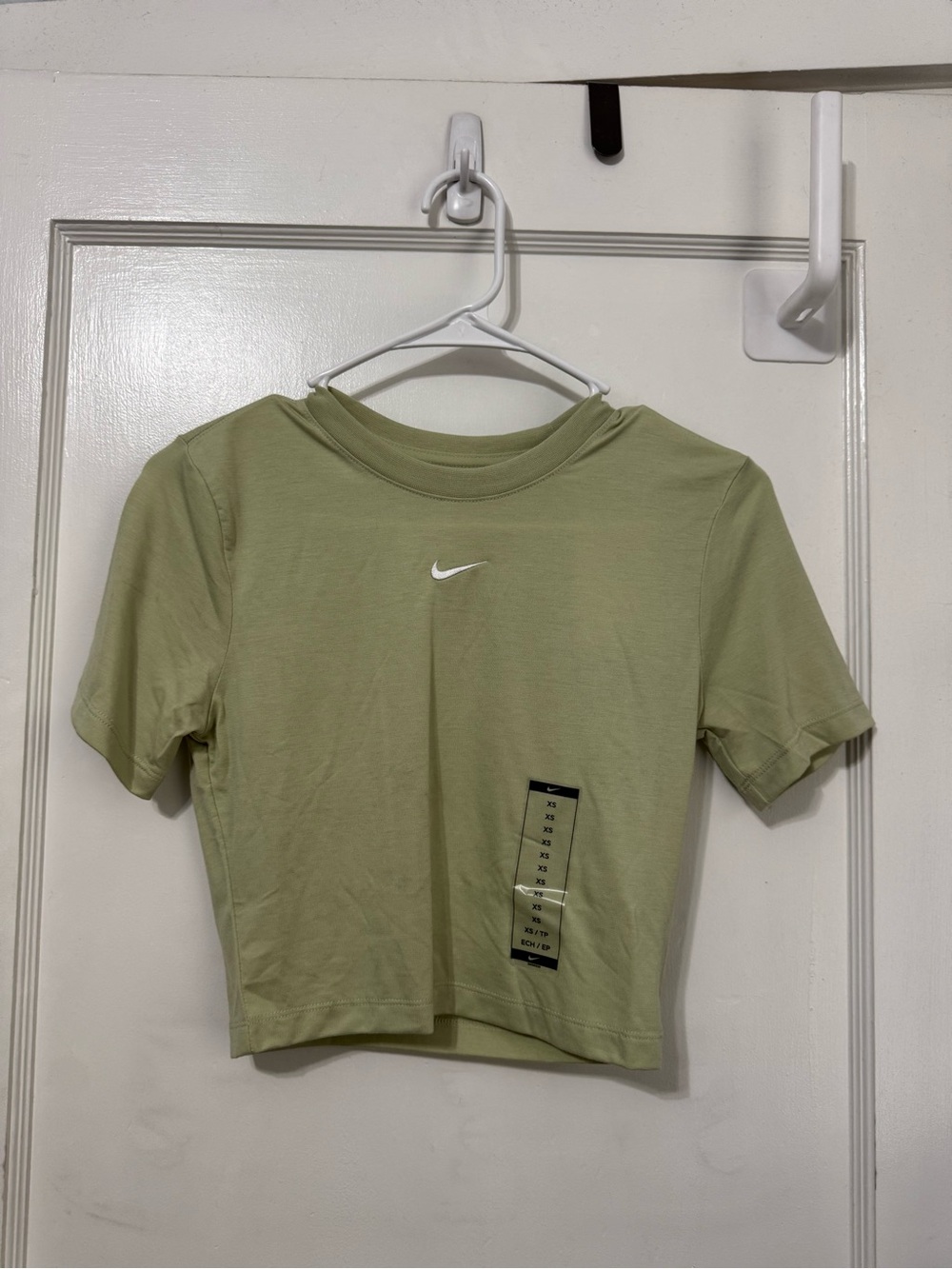 Nike The Nike Tee Slim Fit Crop Top Size XS